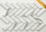 Weiße Cararra-Marmor-Mosaik-Fliesen-Fischgräte formte 31 x 98 x 6mm der Chip-Größe