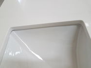 Weiße Quarz-Badezimmer Poliercountertops, ausgeführte Bad-Eitelkeits-Spitzen